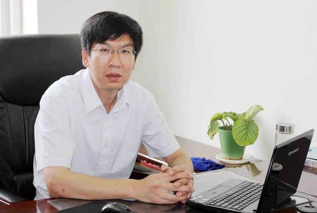 用心关爱每个学生，倾心上好每节课！他们扎根三尺讲台，初心不改……