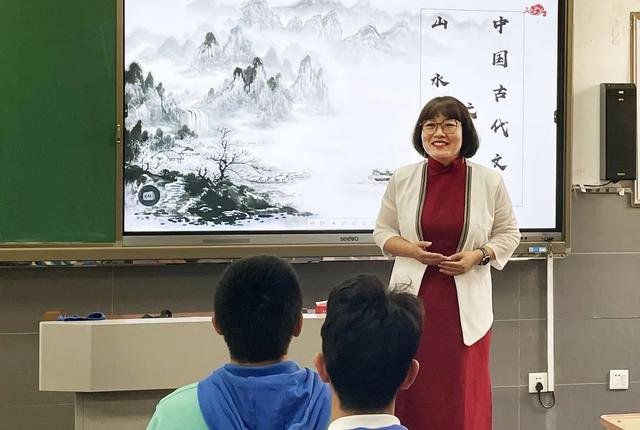 用爱心孕育，用耐心等待，甘做学生成长的“护花使者”
