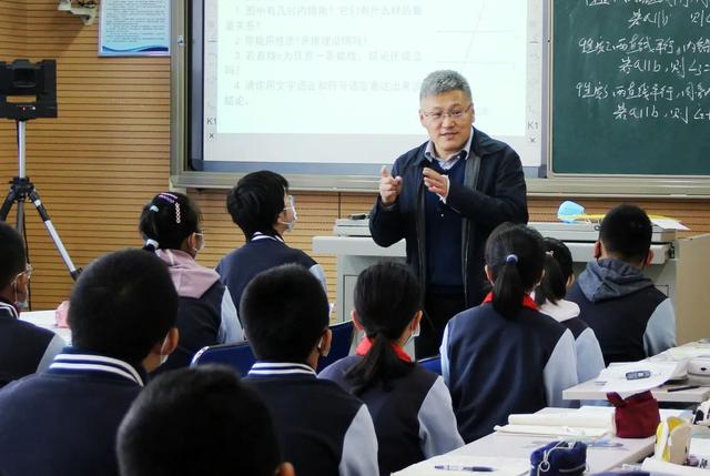 用爱心孕育，用耐心等待，甘做学生成长的“护花使者”