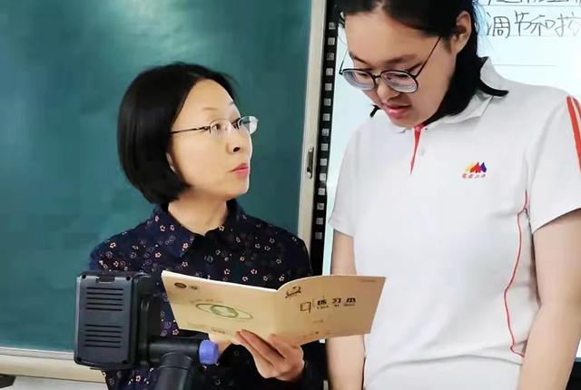 用爱心孕育，用耐心等待，甘做学生成长的“护花使者”