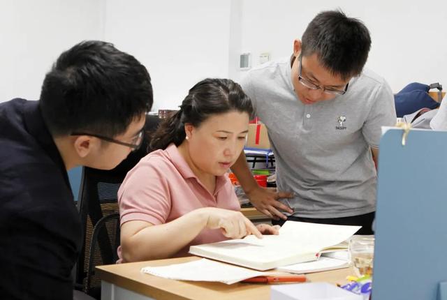用爱心孕育，用耐心等待，甘做学生成长的“护花使者”