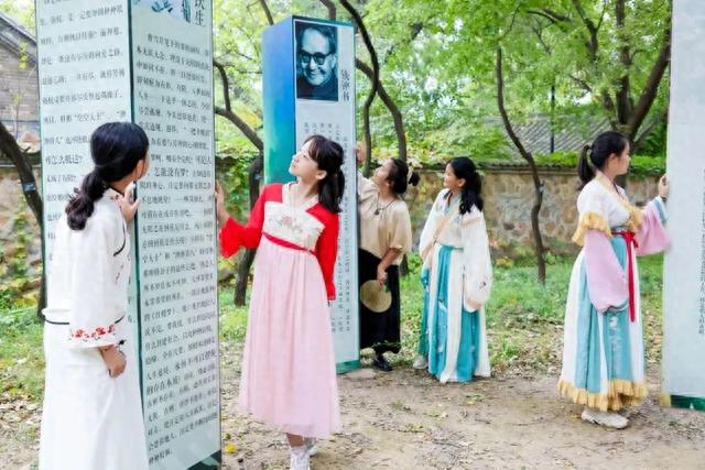 “双节”同庆，开启“曹雪芹西山故里”之旅，掀起“红迷嘉年华”狂欢