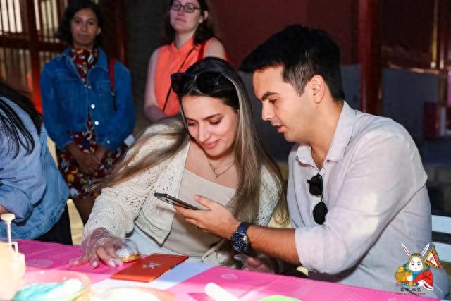 “你好 北京”，乐享非遗——在京外国人深度体验首都文化系列活动首场活动在智化寺举办