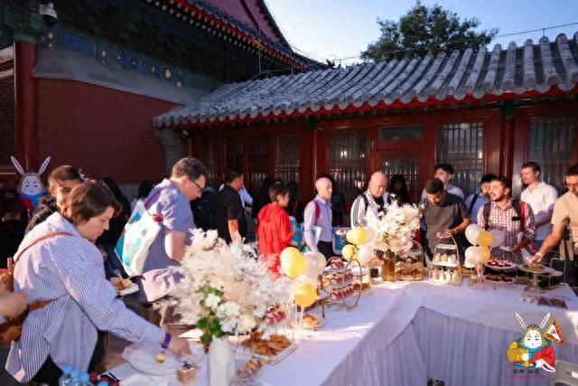 “你好 北京”，乐享非遗——在京外国人深度体验首都文化系列活动首场活动在智化寺举办