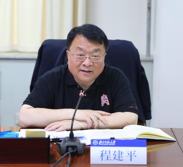 励教、筑梦、启航！程建平为北师大2023年“四有”好老师启航计划入选毕业生代表讲思政课