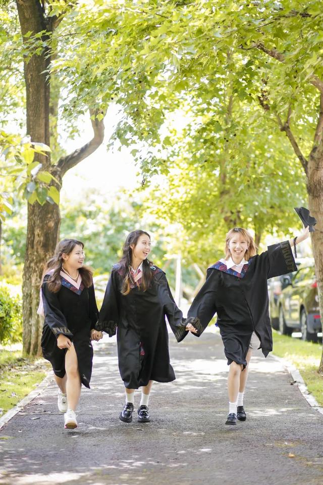 勇毅奋楫新时代，书写人生新篇章！北师大举行2023年毕业典礼、学位授予仪式及毕业生代表座谈会