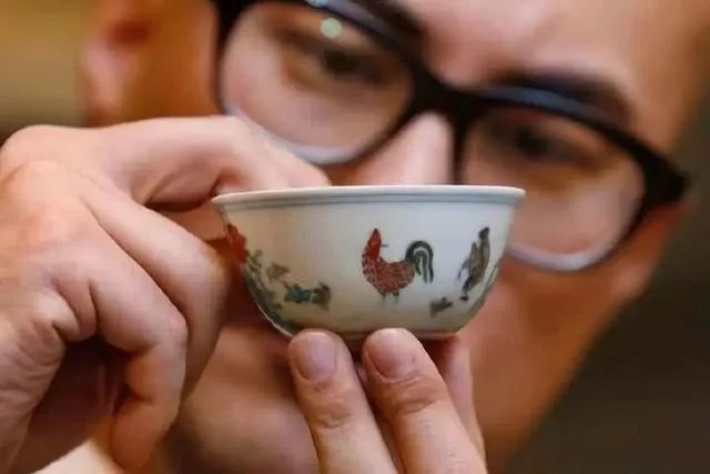 成化斗彩鸡缸杯:“有史以来最贵的一群鸡”