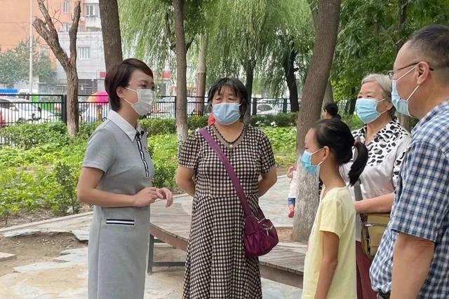 从清华毕业的她，成为全国“人民满意的公务员”