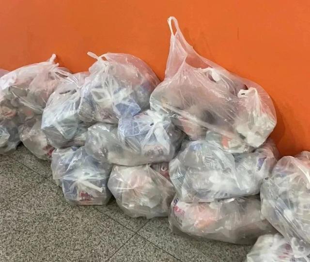 驻楼辅导员们的爱与坚守！