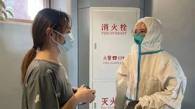 驻楼辅导员们的爱与坚守！