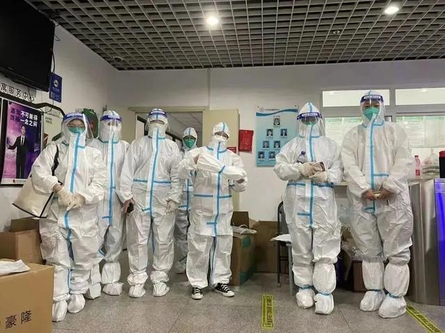 驻楼辅导员们的爱与坚守！