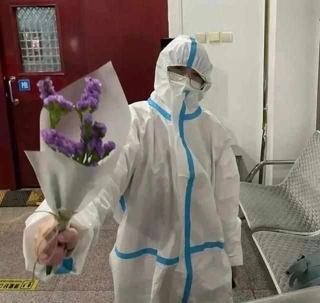 驻楼辅导员们的爱与坚守！