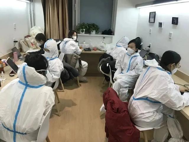 驻楼辅导员们的爱与坚守！