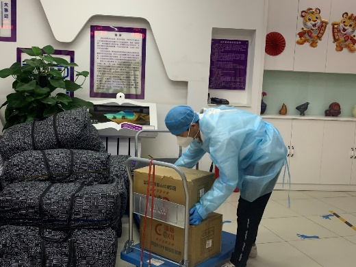 携手守护清华园，学生志愿者在行动