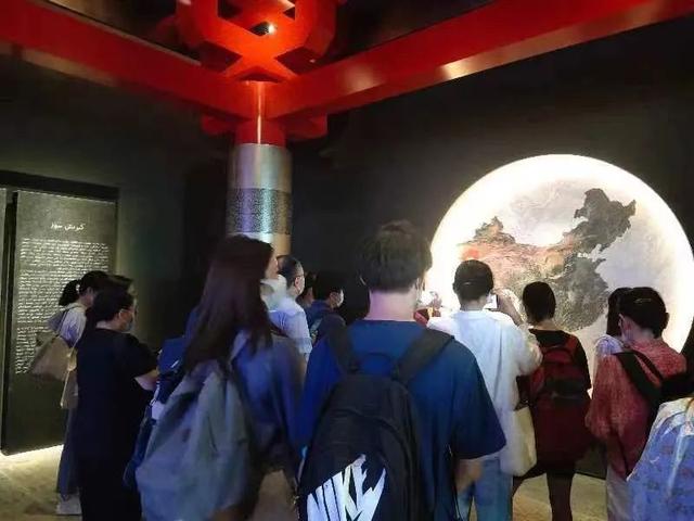 铸牢中华民族共同体意识！北师大教育实践团新疆和田行