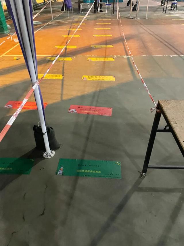 哇哦！两米线上“长出”可爱猫猫