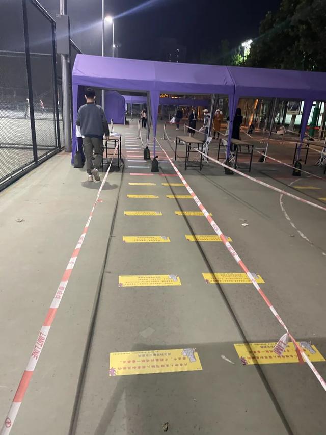 哇哦！两米线上“长出”可爱猫猫