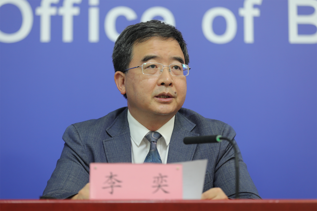 今晚，北京市教委主任李奕对话师生家长