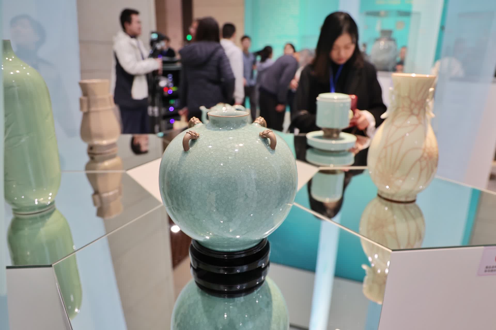 不止于龙泉青瓷之美！这个展览打造一方宋韵生活美学空间_京报网