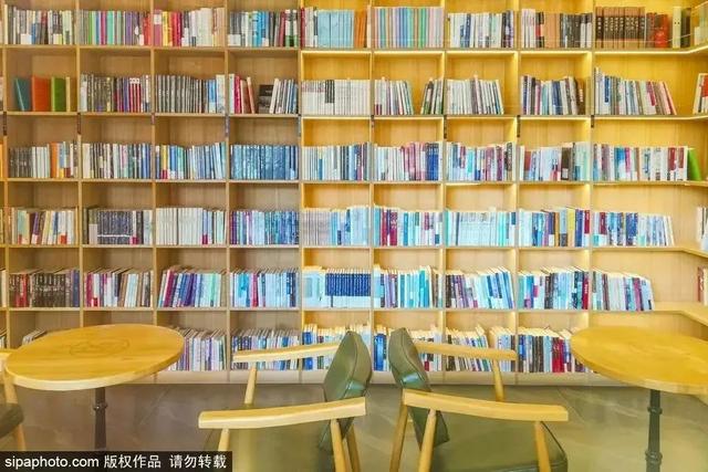 文化过大年｜假期最后一天，打卡公园里的宝藏书店