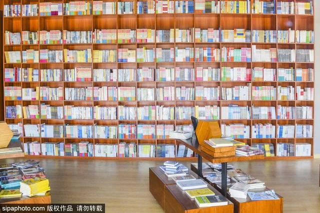 文化过大年｜假期最后一天，打卡公园里的宝藏书店