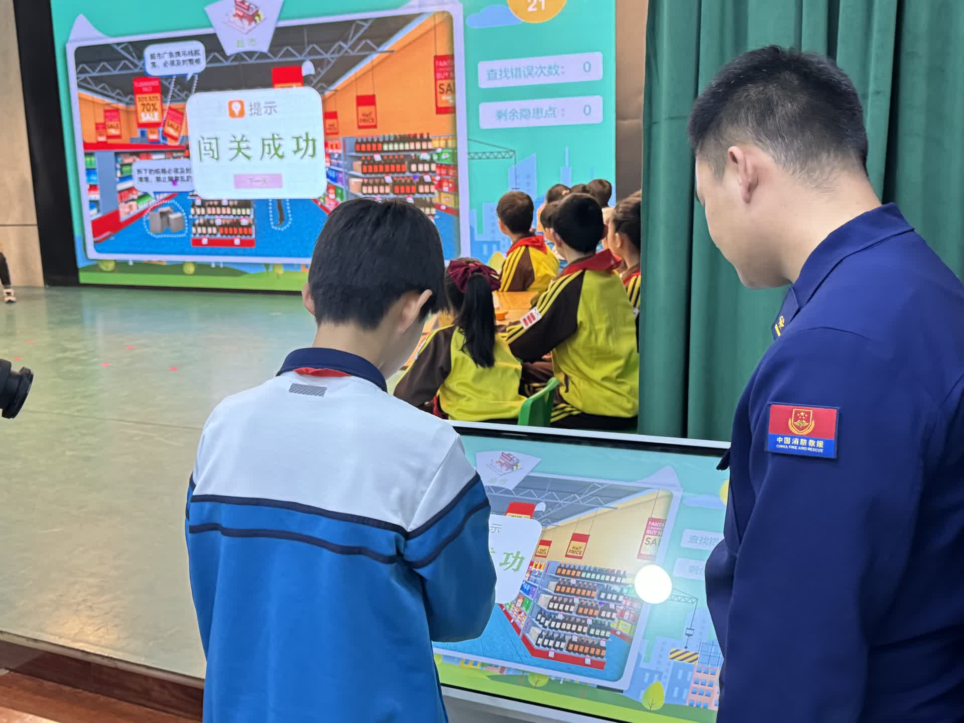 北京西城“开学第一课”，上演消防安全知识技能大比拼
