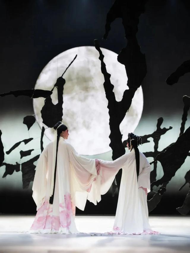 新春戏韵 | 江南的风吹到了北京，当红CP联袂演绎昆曲中的“科幻大片”（文末有福利）
