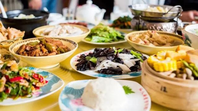 周末去哪 | “赏花专列”“最美公路”，驶入春日花海，你pick哪种？