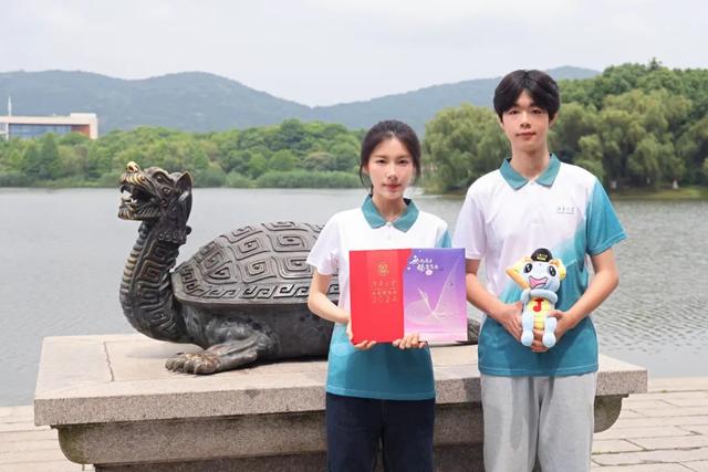 乘龙飞凤！江南大学2024年录取通知书，焕新亮相！