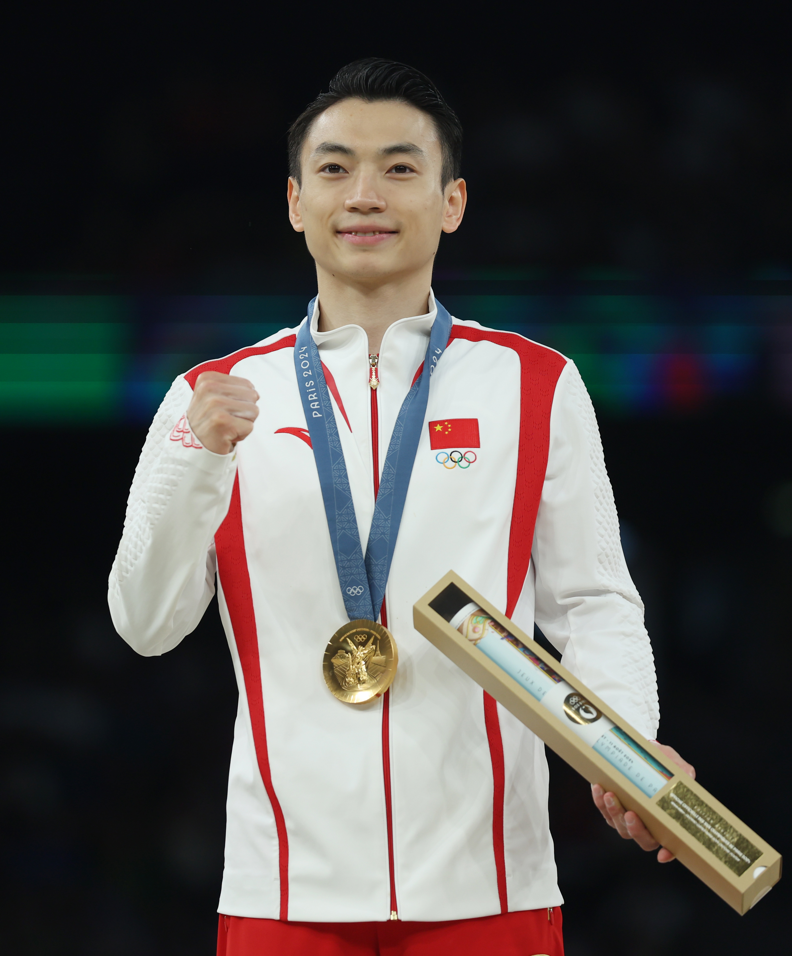 巴黎奥运会丨体操——男子双杠：邹敬园夺得冠军