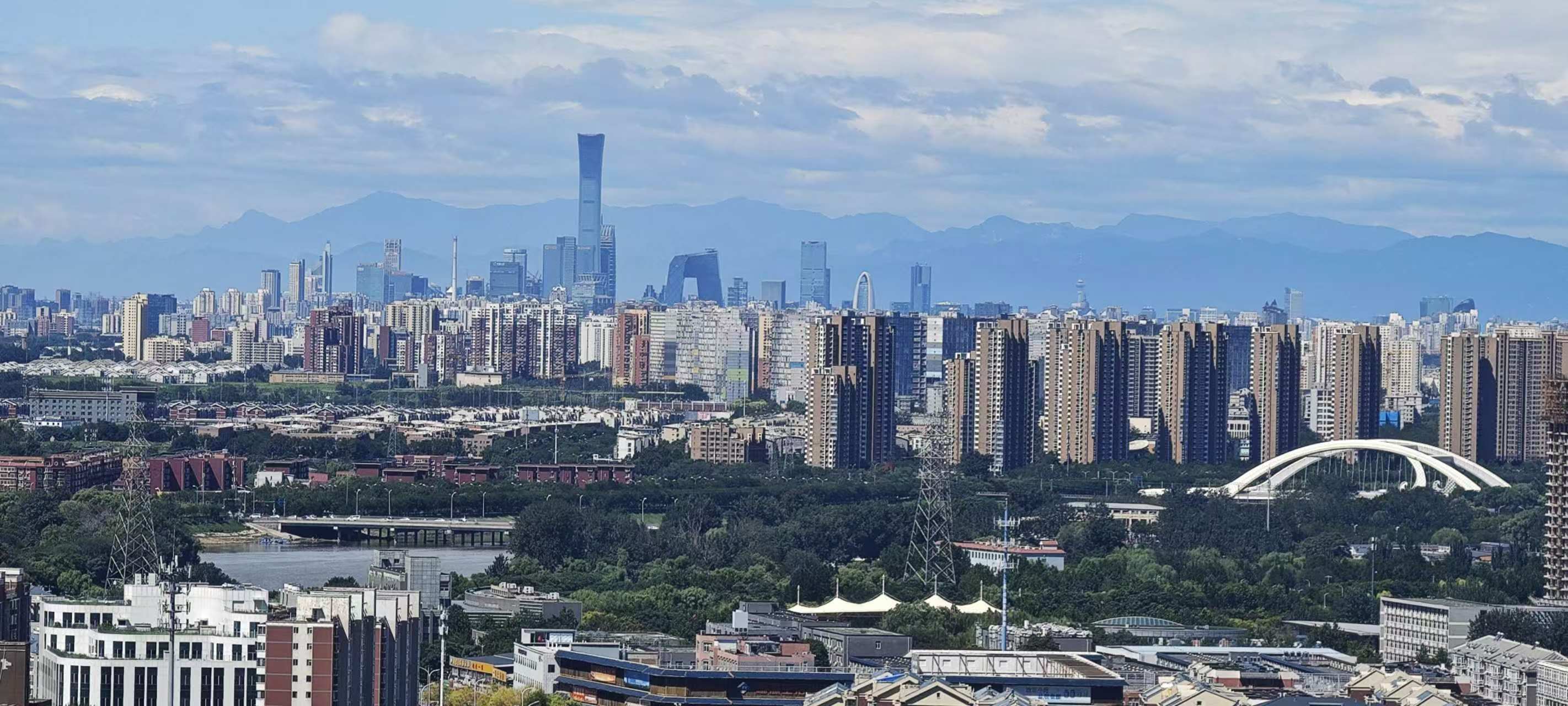 通透!北京迎来“水晶天”,城市天际线蔚为壮观