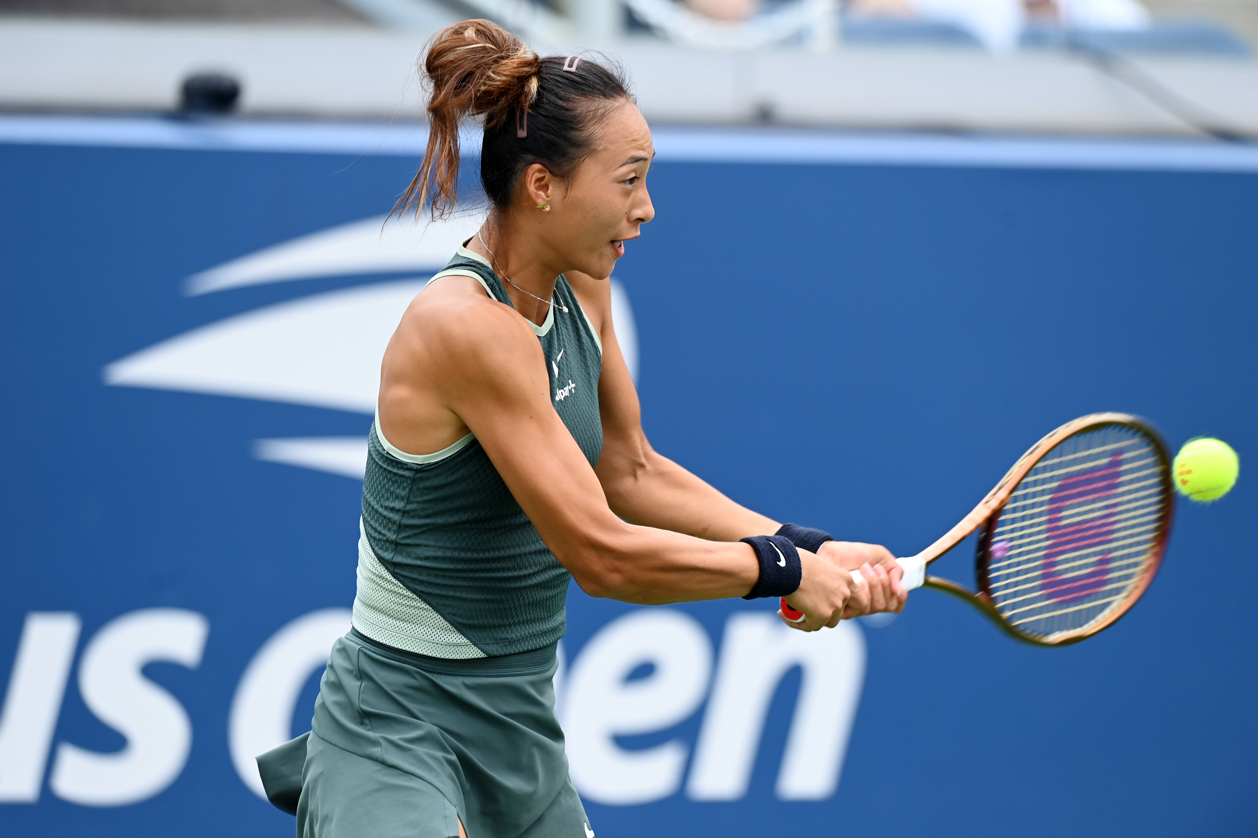 （体育）（11）网球——美网：郑钦文晋级女单16强