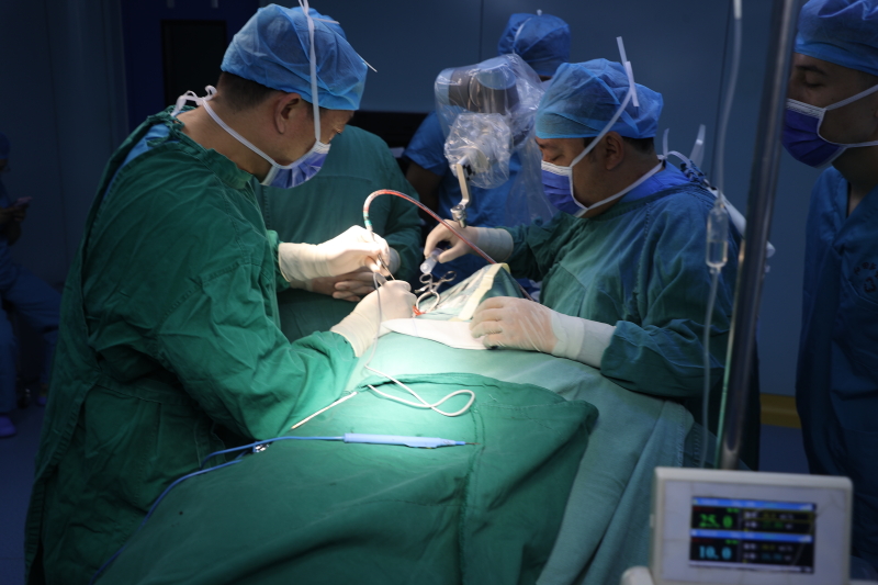 和田首台机器人脑外科手术成功实施