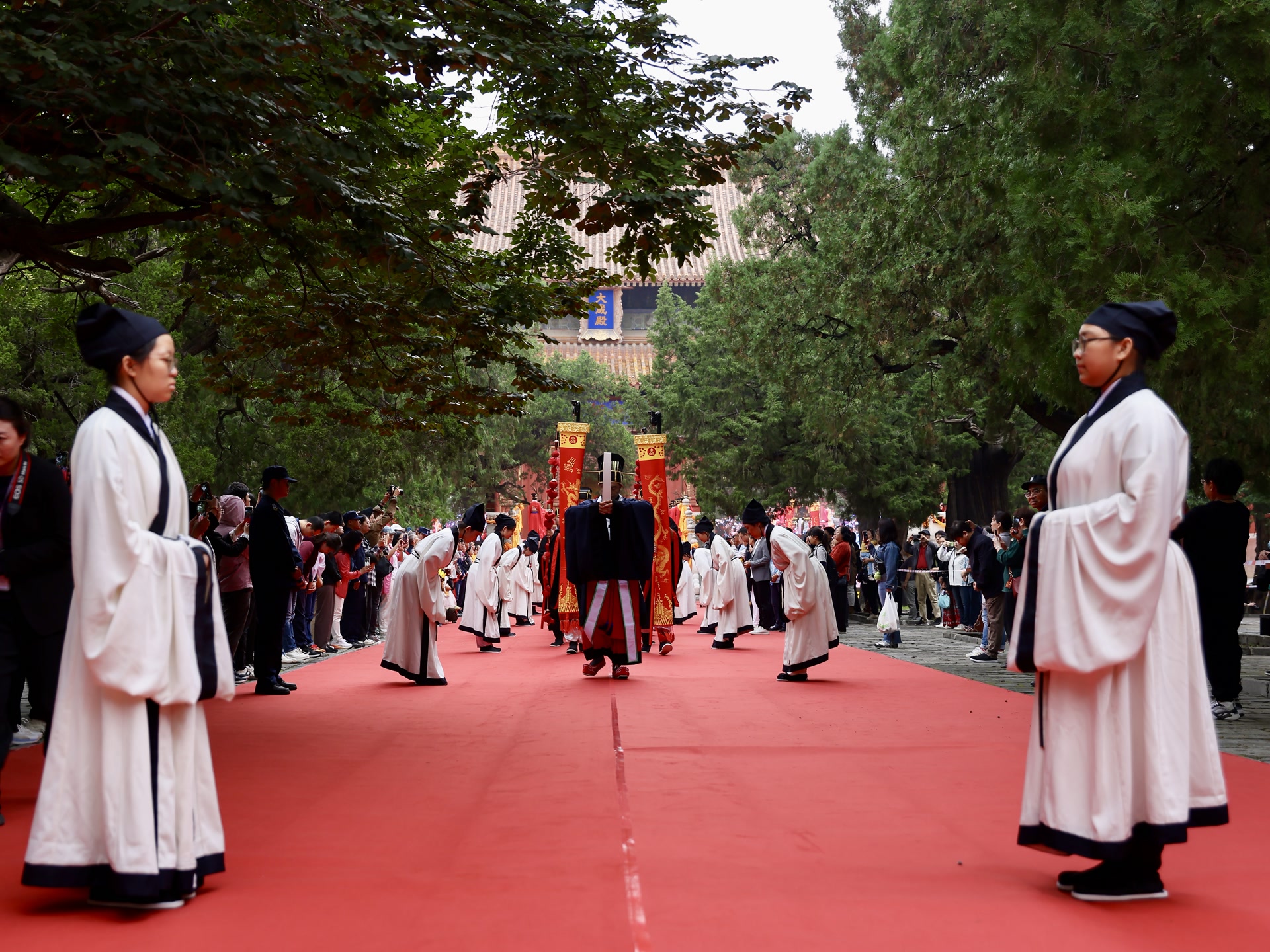 纪念孔子诞辰2575周年,北京孔庙今天举行祭孔大典