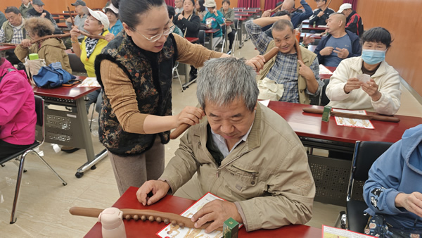 北京市残疾人联合会-海淀区聋协举办重阳节老年聋人中医养生体验活动