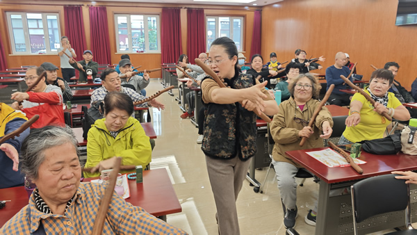 北京市残疾人联合会-海淀区聋协举办重阳节老年聋人中医养生体验活动
