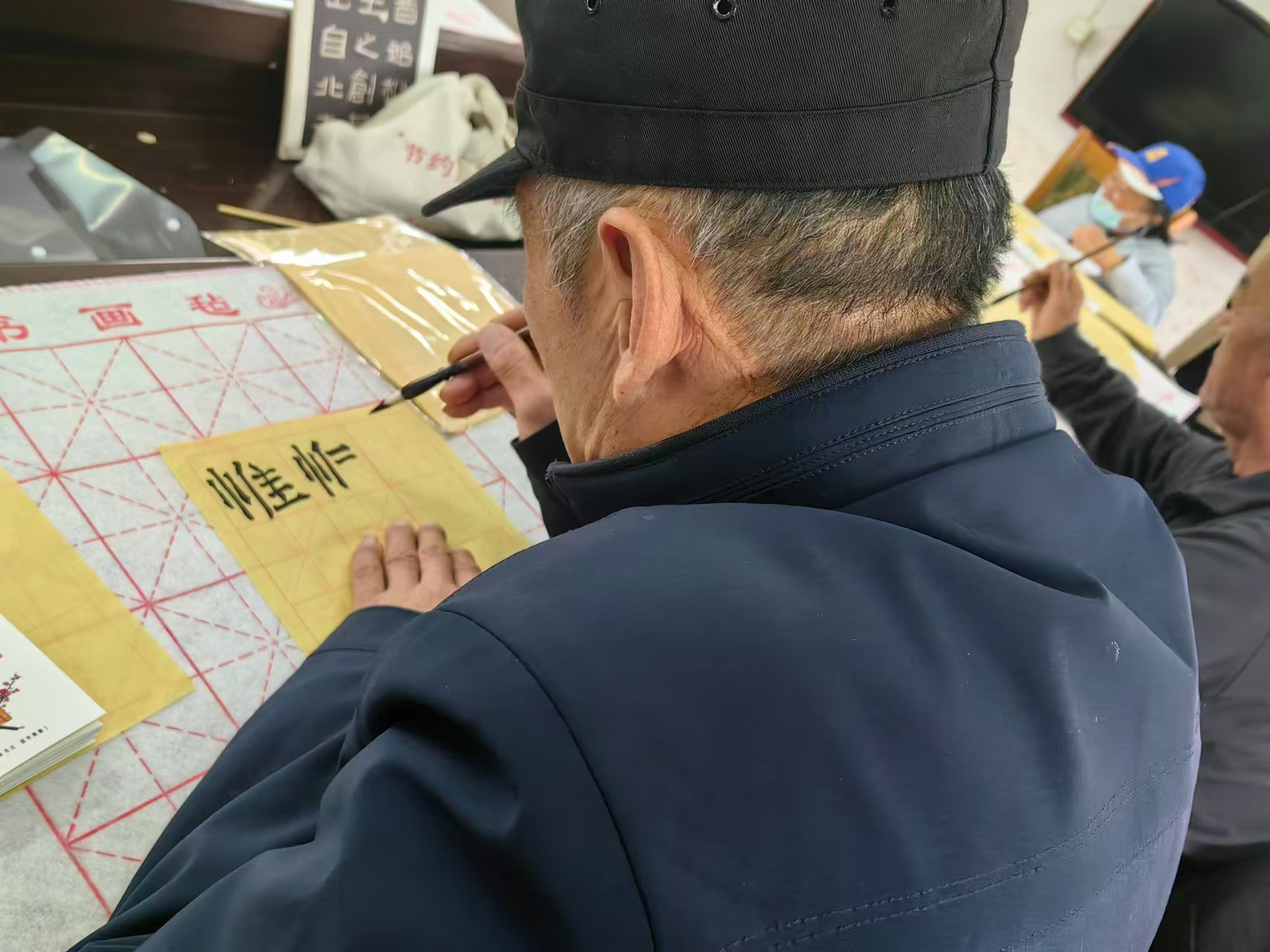 北京市残疾人联合会-平谷区峪口镇温馨家园书法兴趣班开班