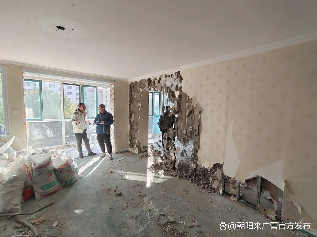 一场装修风波,感悟社区温暖,居民捐150棵树苗,共建花园社区~