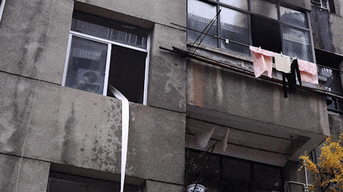 下楼取快递 家被烧毁！“罪魁祸首”是→