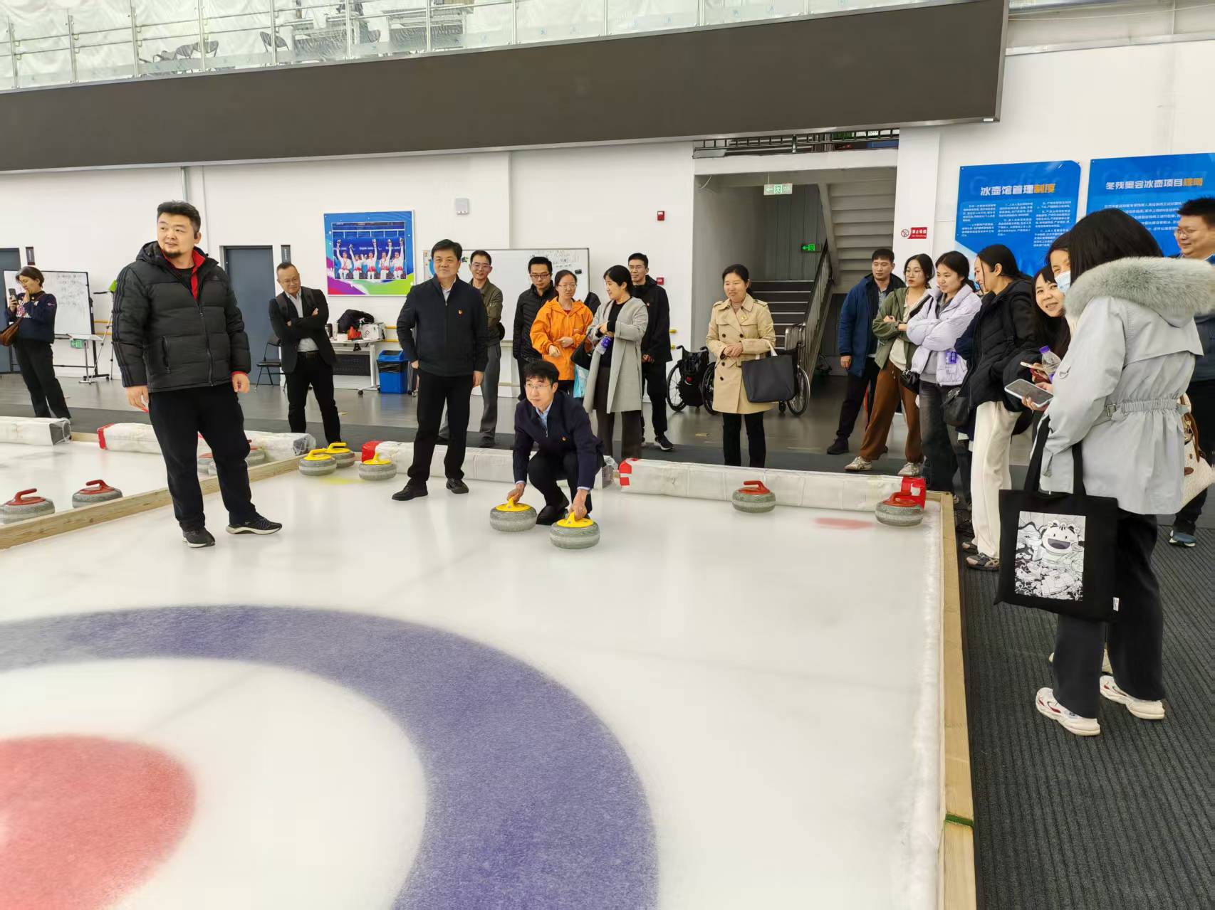 北京市残疾人联合会-中国残联信息中心、市残联文体中心和社服中心党支部联合开展主题党日活动
