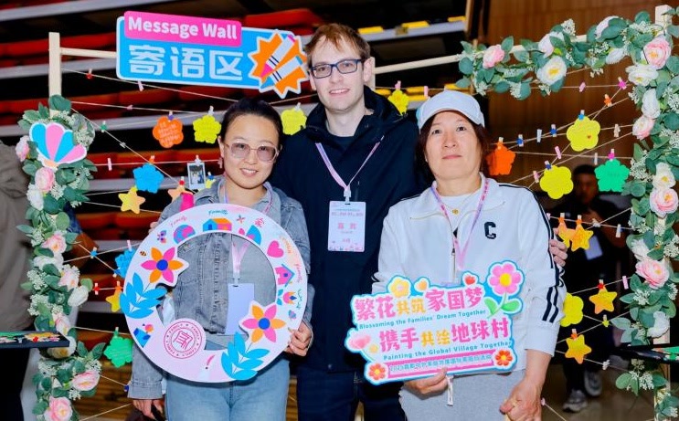 作为首都民间外交品牌活动，首都中外家庭共度国际家庭日活动已连续举办15年，以“家庭”为纽带，以文化、体育、艺术等为载体，为在京中外家庭架起了交流互鉴、民心相通的桥梁。