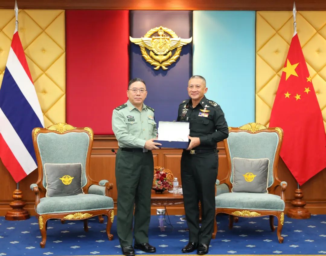 中国驻泰国使馆国防武官张林宏少将到任