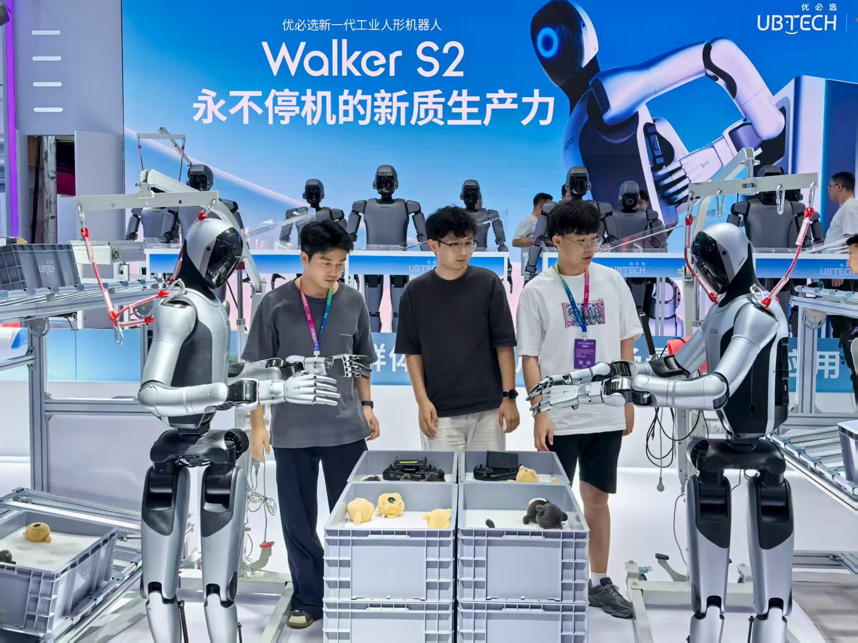 配图：首发新品约为去年两倍！机器人总动员再度上演