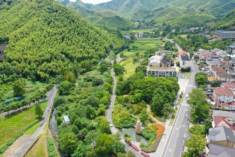 浙江省湖州市安吉县余村景色（无人机照片）。 新华社记者 毛竹 摄