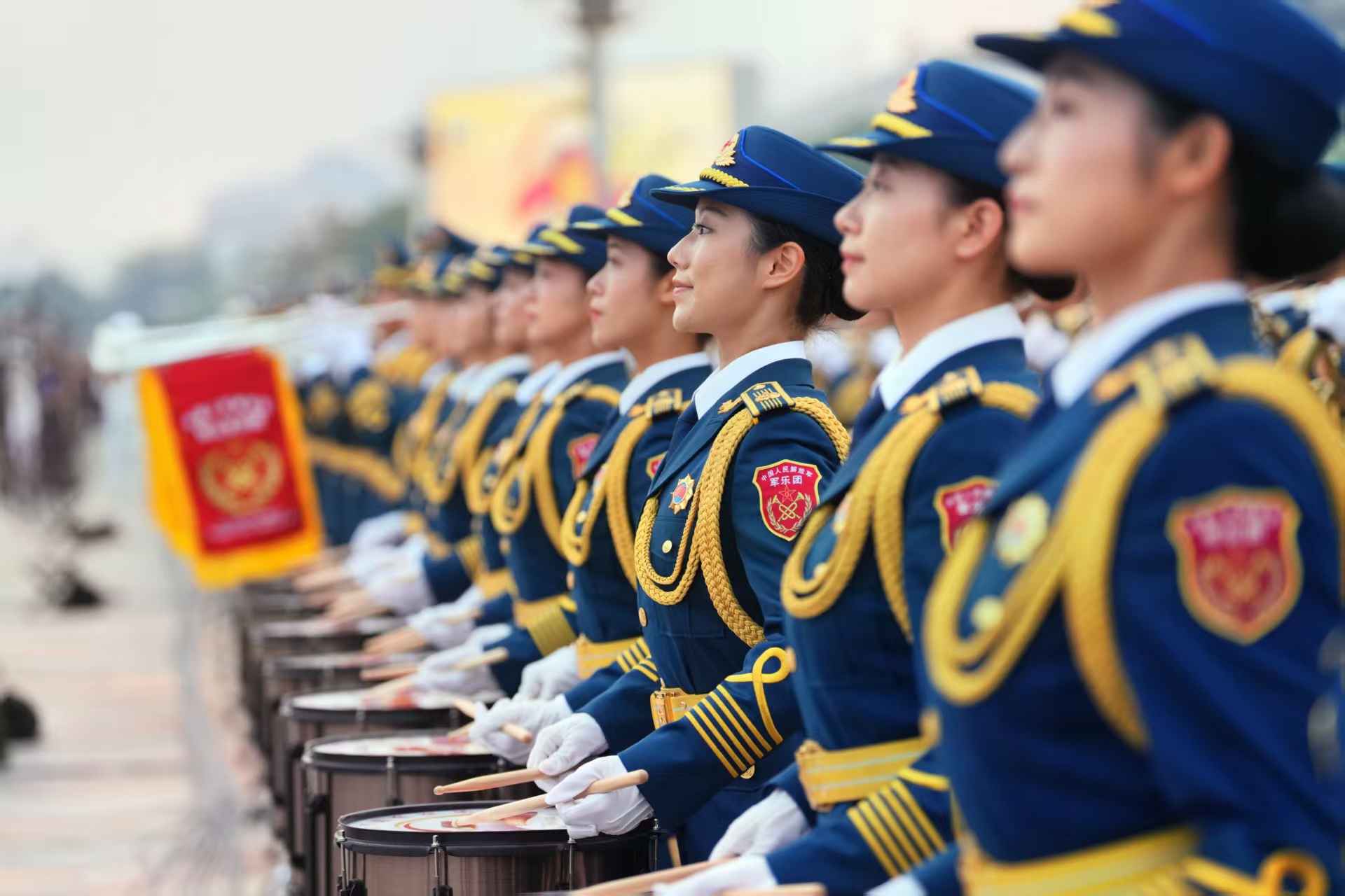 和冠欣 解放军联合军乐团正在演奏1