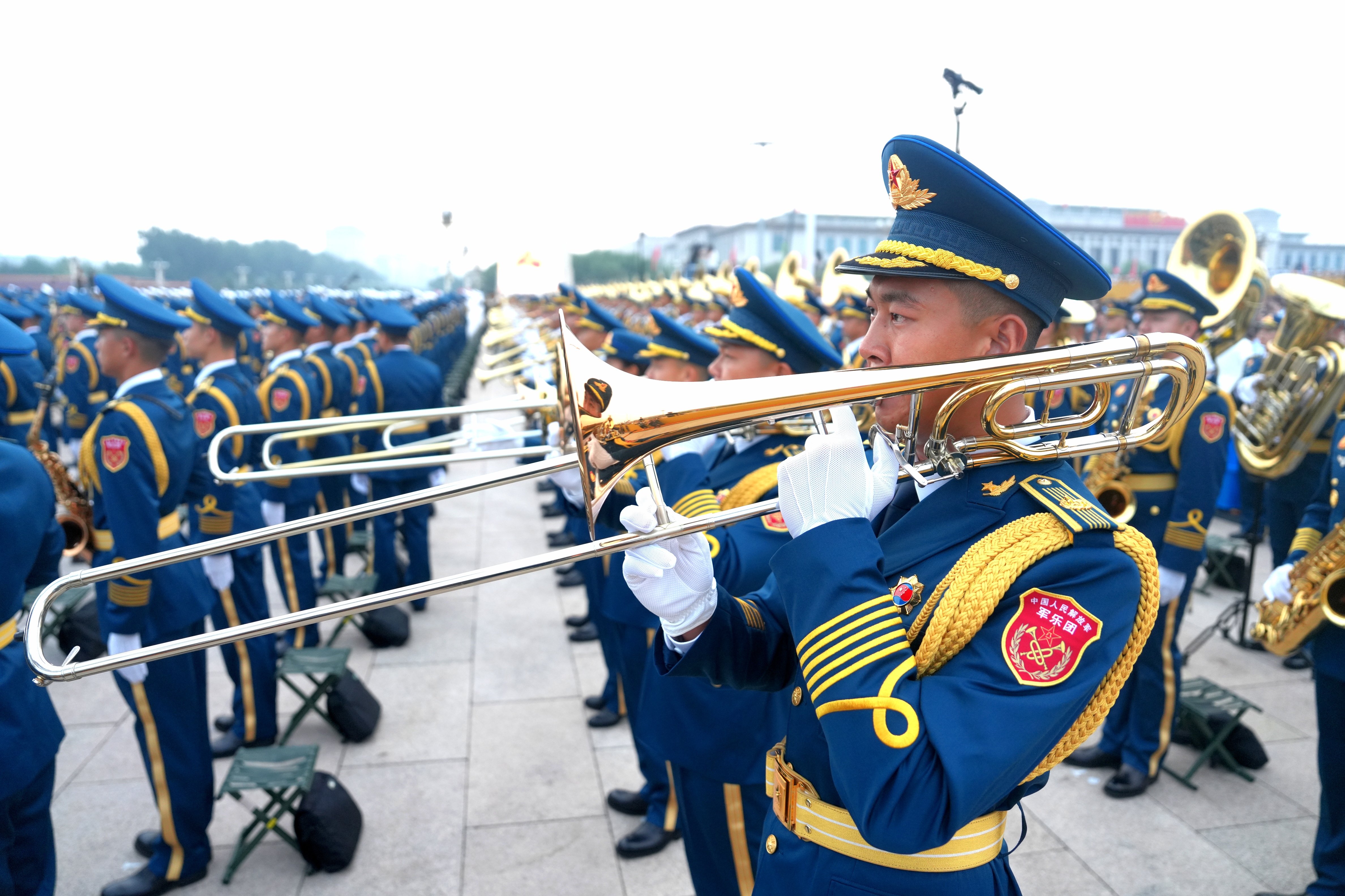 和冠欣 解放军联合军乐团正在演奏3