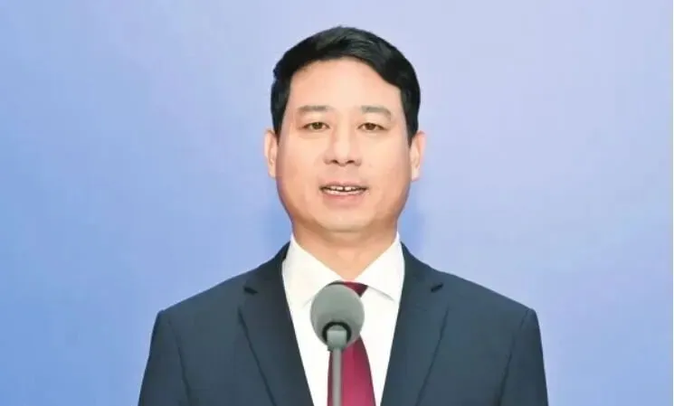 侯同波为谋求晋升,多次向某领导干部的特定关系人送礼
