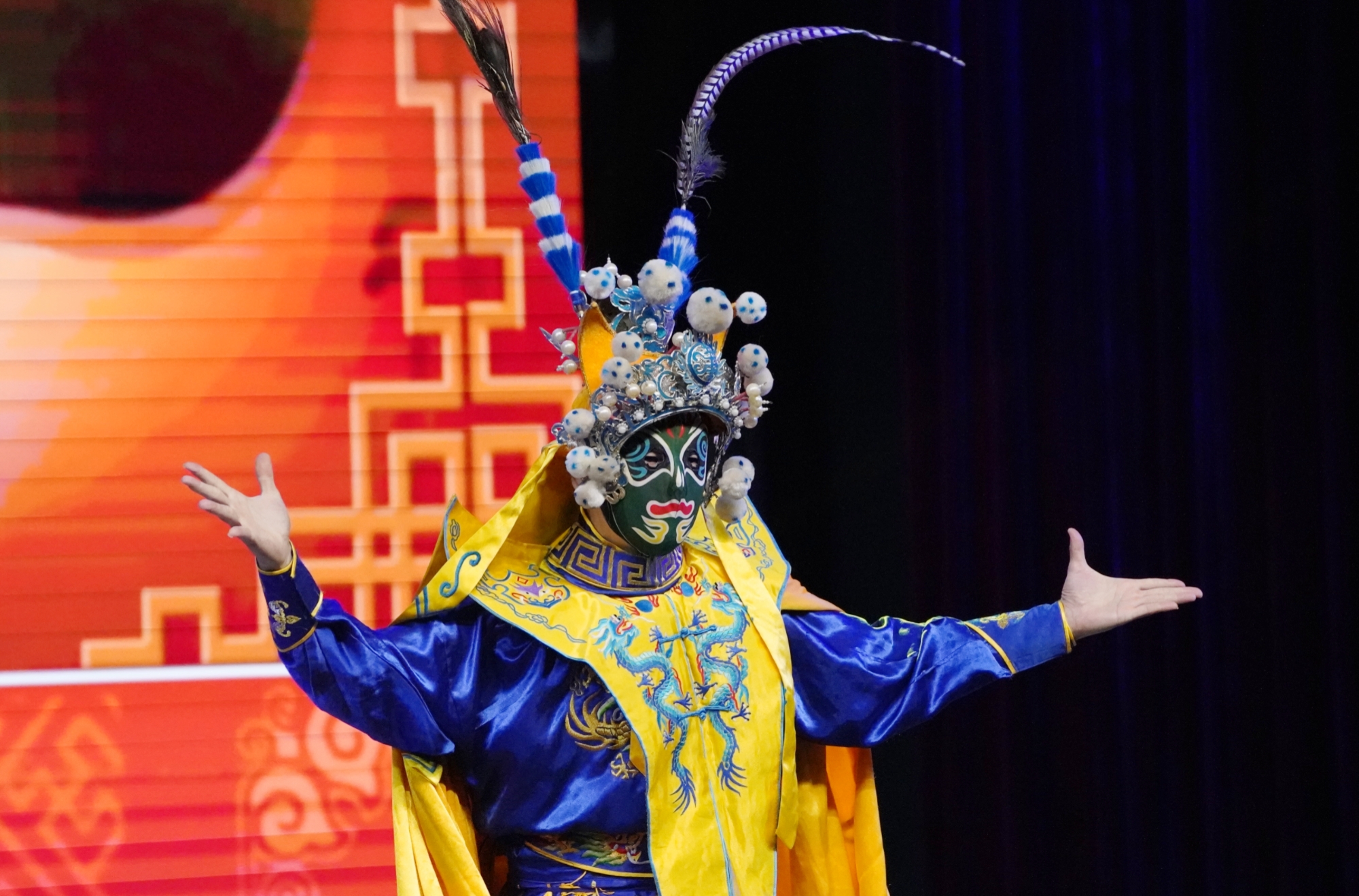 海淀街道举行国际青年友好社区中秋文艺演出