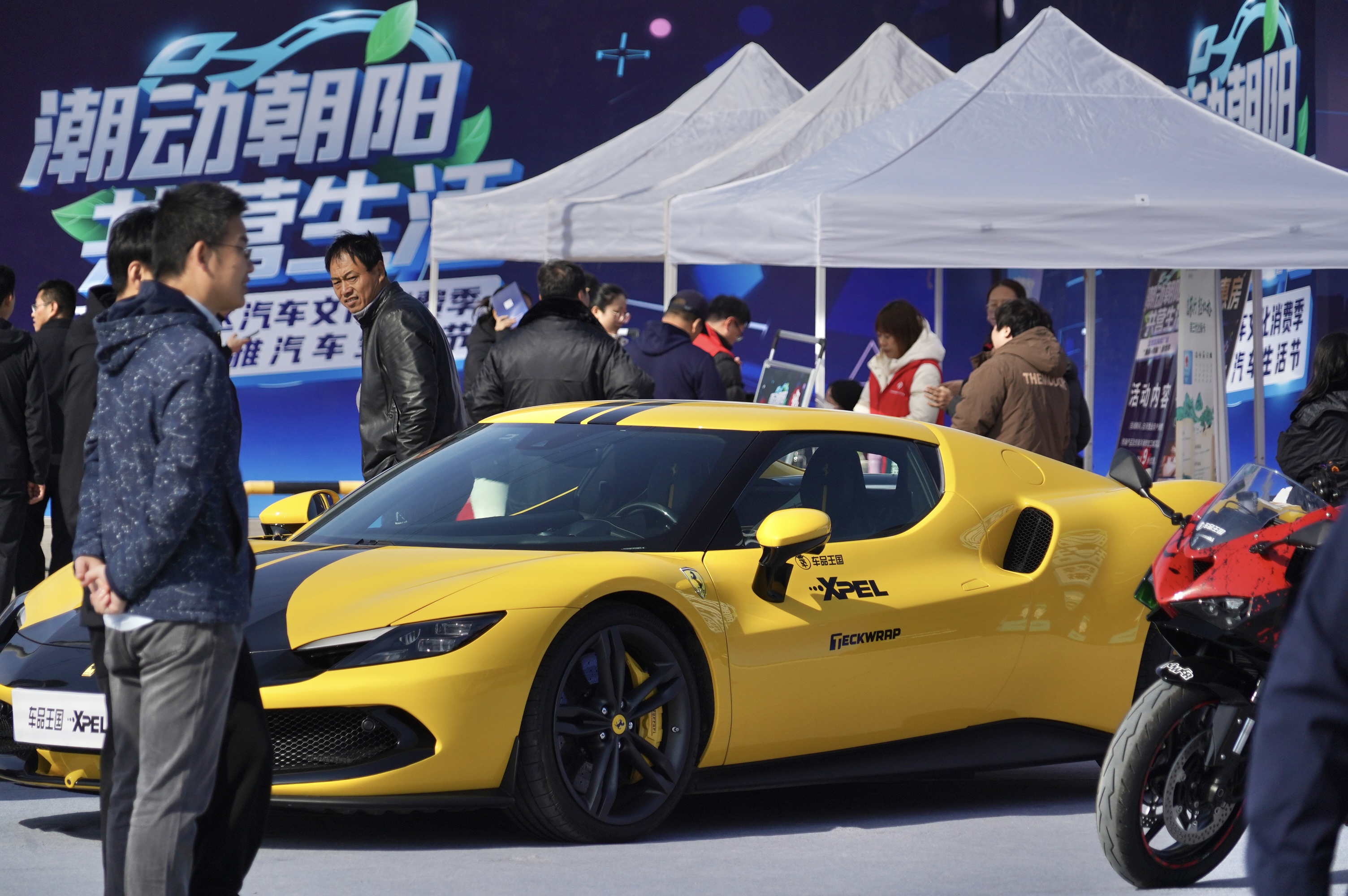 程功251018—朝阳王四营汽车文化节开幕，打造“一站式”汽车服务生态。12