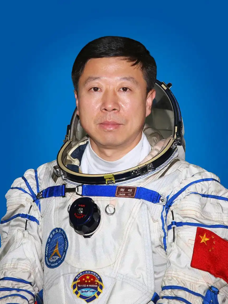 荣耀！北航人，再飞天！中国最年轻航天员，武飞！_京报网